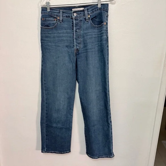 Levi's Women's Cropped Blue Jeans - Picture 2 of 7